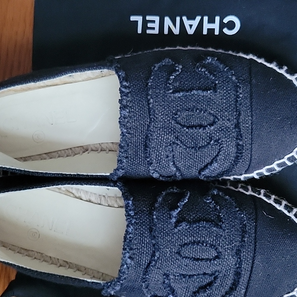 Chanel classic logo shoes size 7